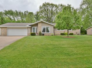 13605 W Old Oak Ln, New Berlin, WI 53151