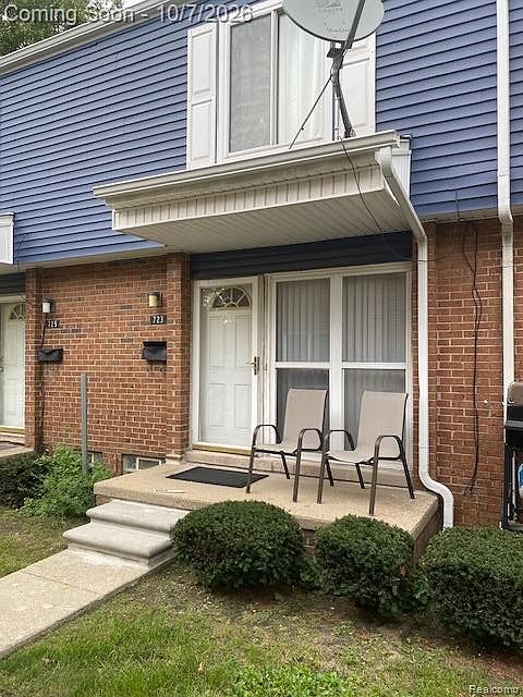 1st image of 723 McDougall St