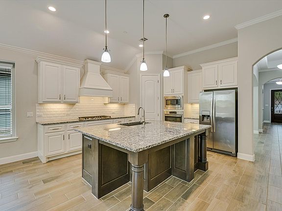 5th image of 204 Maxwell Way