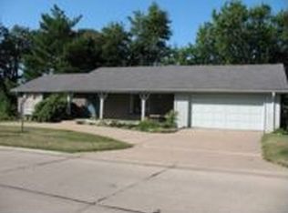 2 Stonecrest, Saint Joseph, MO 64506