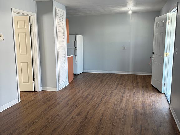 2nd image of 501 W Saunders Ave #4