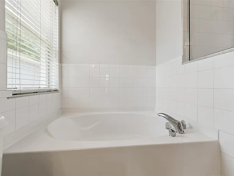 2222 Roanoke Springs Dr — Photo 16