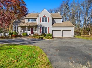 2 Southwoods Ln, Oak Ridge, NJ 07438
