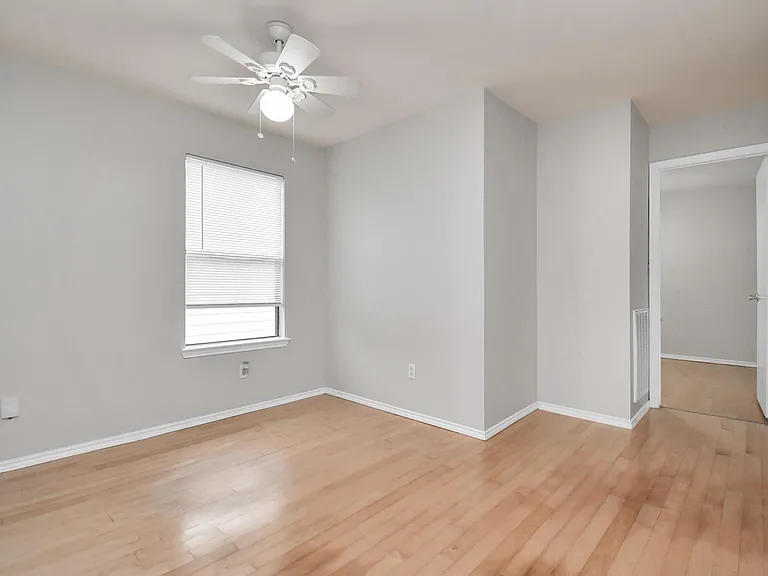 3919 Rolling Springs Ln — Photo 25