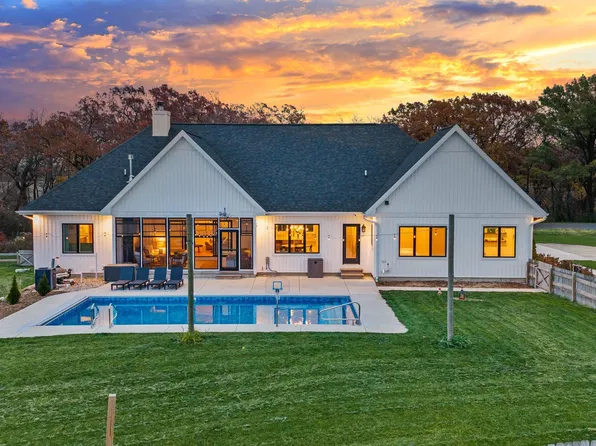 2880 Siggelkow Rd, Mc Farland, WI 53558