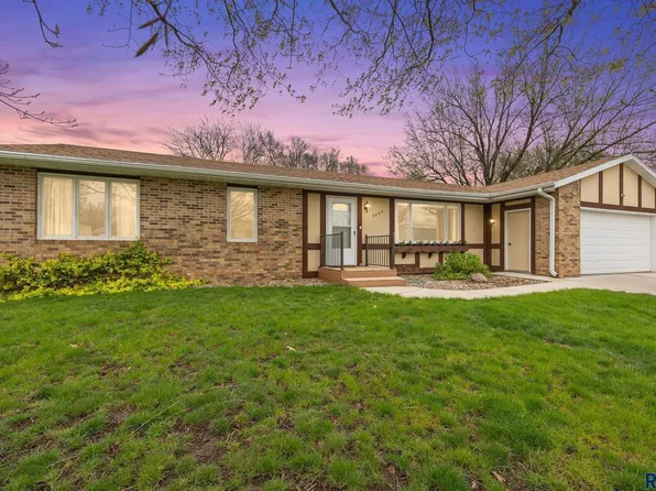 5804 W Westminster Dr, Sioux Falls, SD 57106