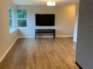 3855 NE 92nd St, Seattle, WA 98115
