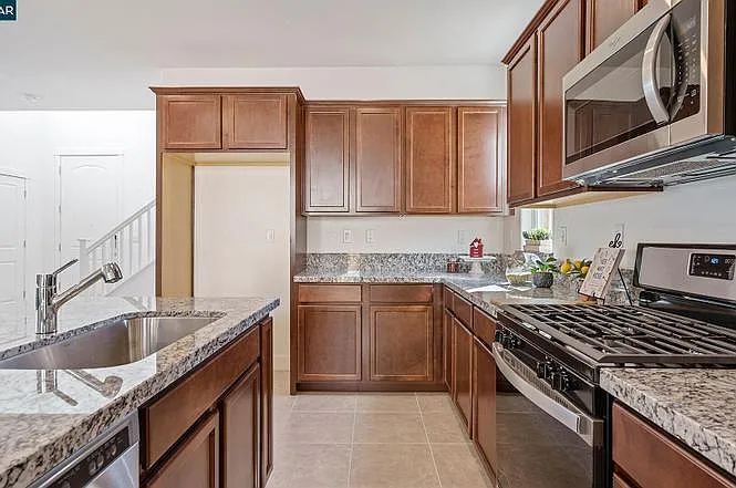 267 E Central Pkwy — Photo 10