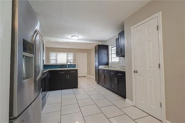 5 bed, 3.0 bath, 2877 sqft, $2,500 — Photo 4