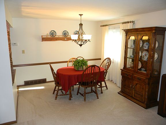 4th image of 3925 Saint Petersburg Dr