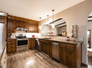 1304 Crestview Ln, Bismarck, ND 58501