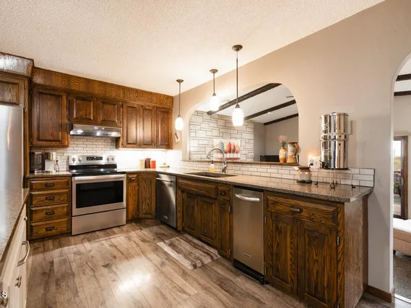 1304 Crestview Ln, Bismarck, ND 58501