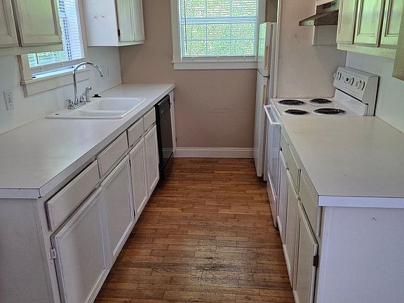 2nd image of 824 W Center St APT 2