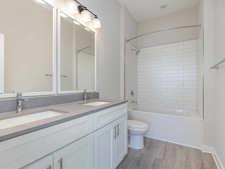 Middle Sound West Apartments — Photo 96