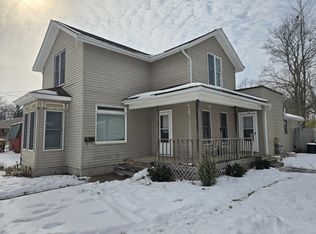 216 S Chapman St, Chesaning, MI 48616