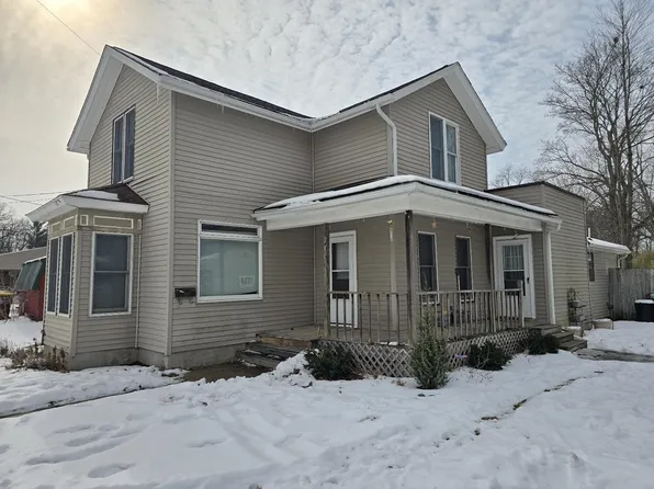 216 S Chapman St, Chesaning, MI 48616