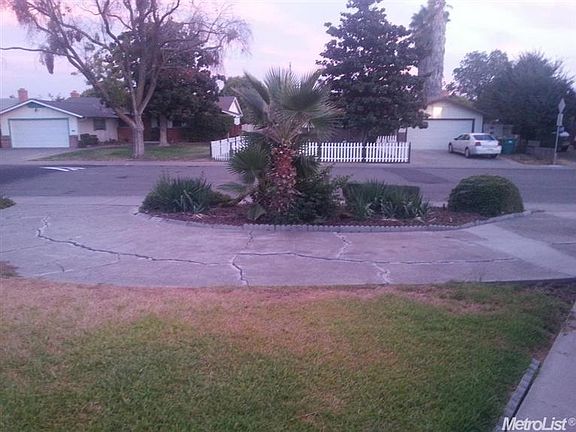 4th image of 831 E Yorkshire Dr