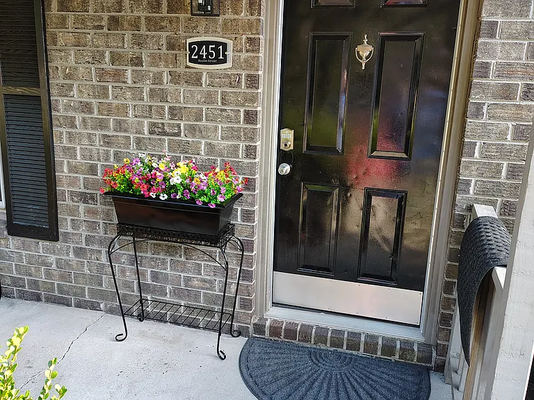 2451 Realm St — Photo 1