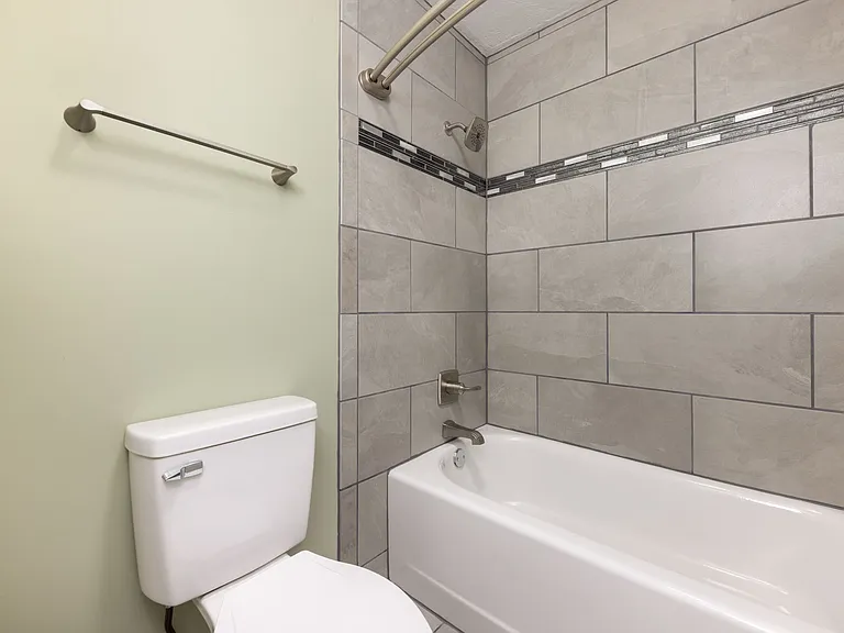 1030 SW 6th Dr #2 — Photo 15