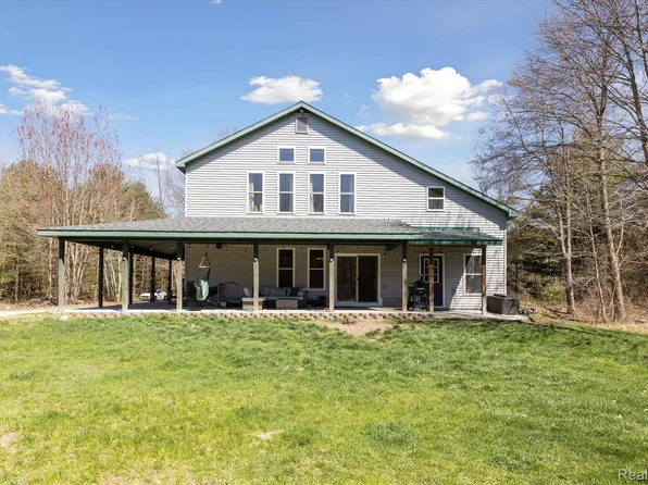243 W Fike Rd, Sanford, MI 48657