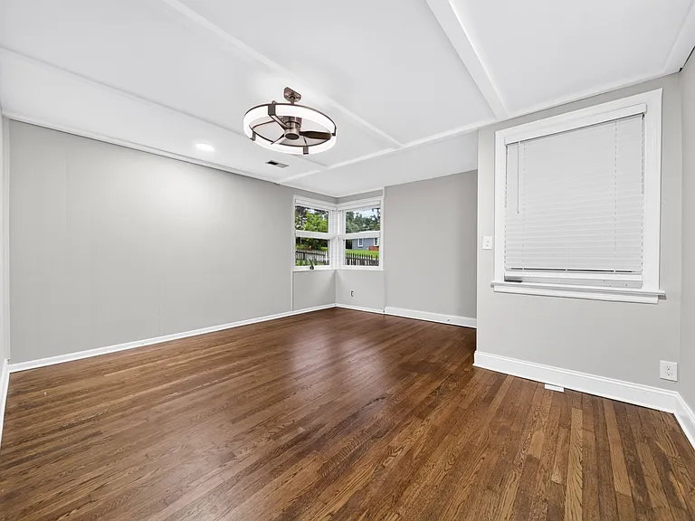2209 Lindell Ave — Photo 40