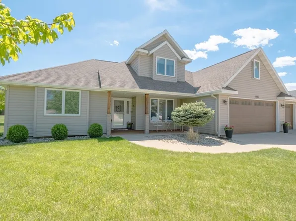 1105 29th St, Spirit Lake, IA 51360