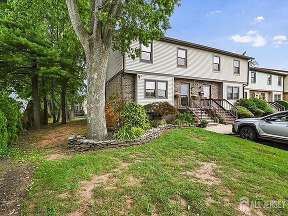 3rd image of 27 Highview Dr
