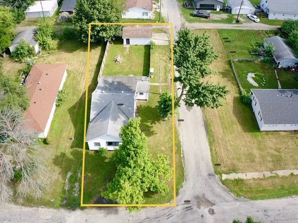 509 E Webster St, Clinton, IL 61727