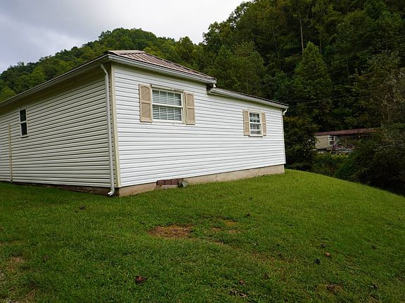 4th image of 2 Turnberry Dr