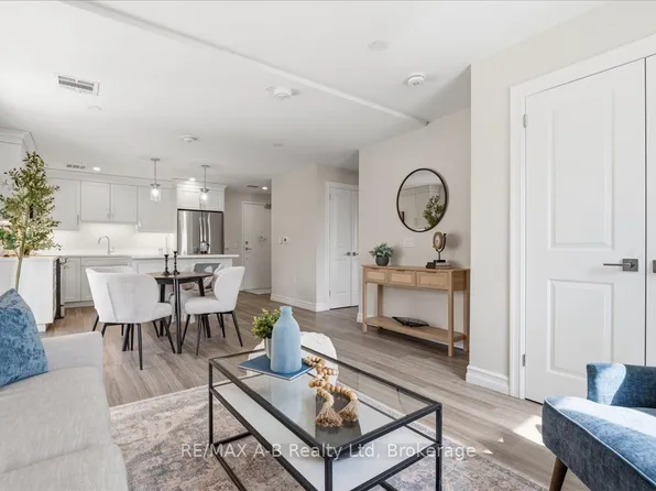 100 Gordon St #204, Stratford, ON N5A 7T8