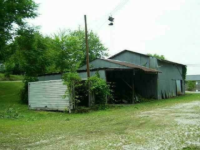 2nd image of 924 Moody Rd