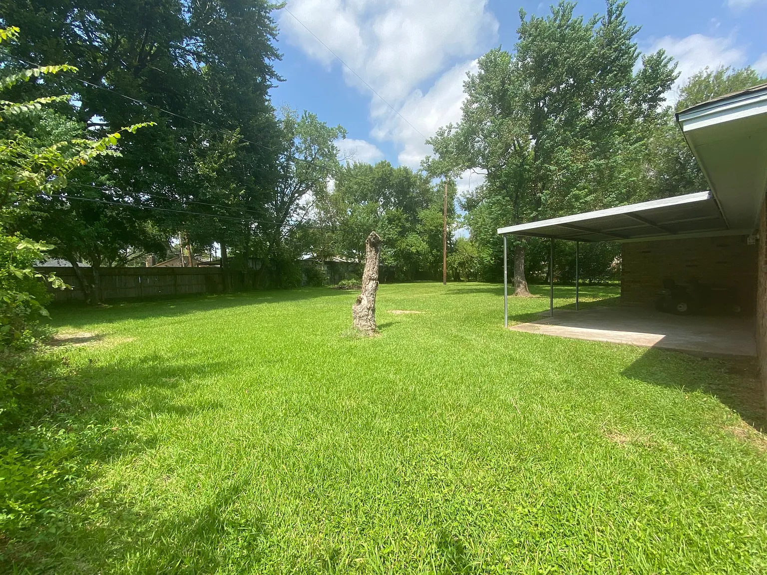 1610 Periwinkle St — Photo 2