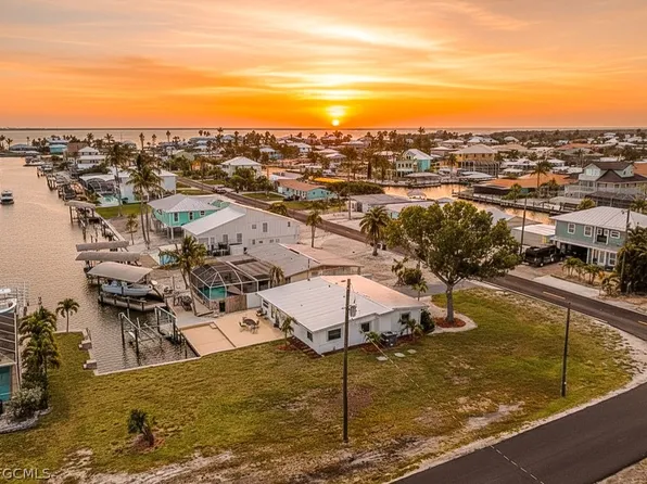 2390 Oleander St, Saint James City, FL 33956