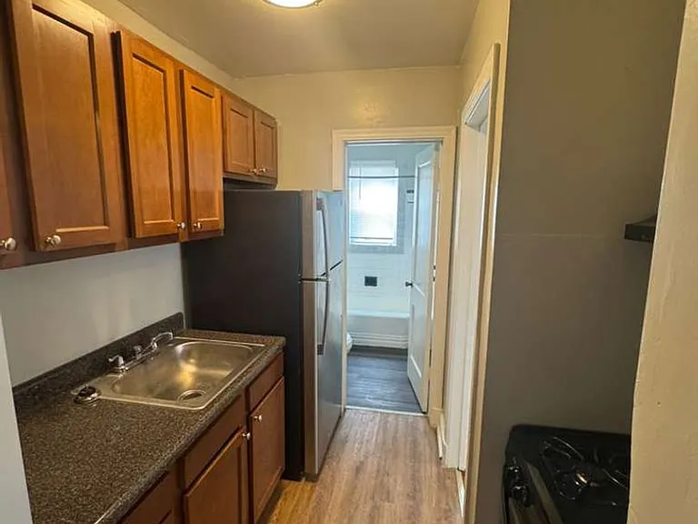 74 Webster St NE — Photo 4
