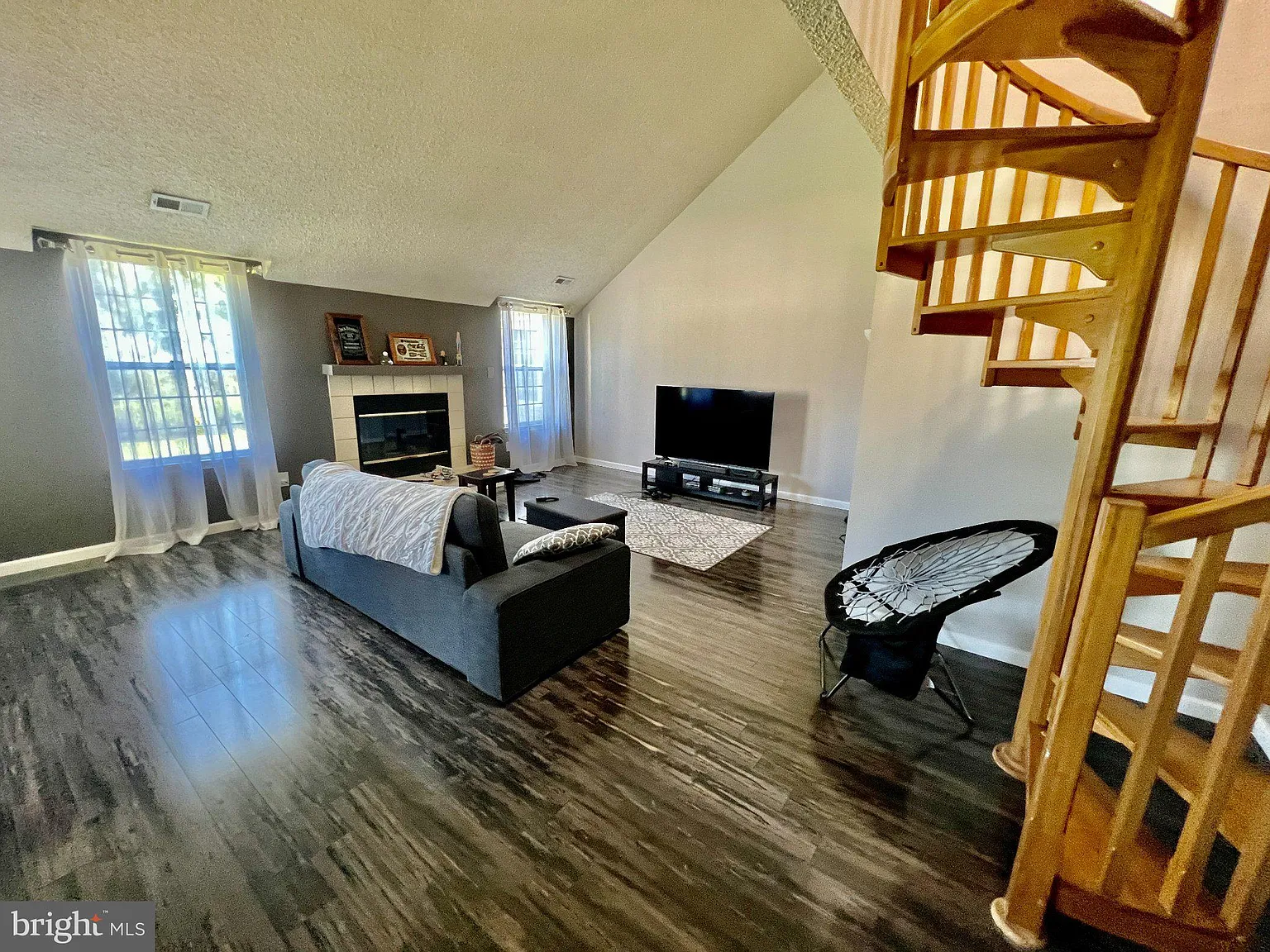 2 bed, 2.0 bath, 1605 sqft, $2,700 — Photo 2
