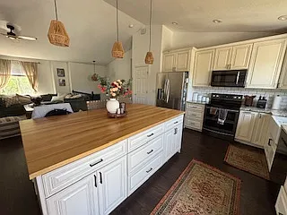 322 Stamford Dr — Photo 1