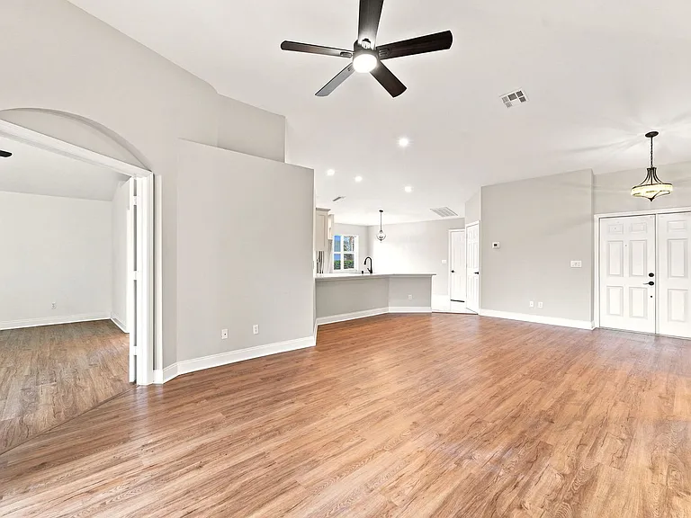 3708 Kent Dr — Photo 6
