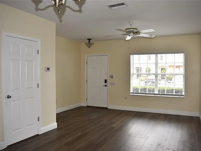 12369 Berkeley Square Dr — Photo 2