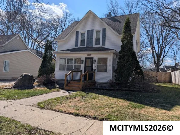 109 S 9th St, Clear Lake, IA 50428