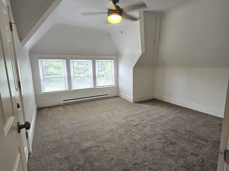 1564 E 82nd St #3 — Photo 30