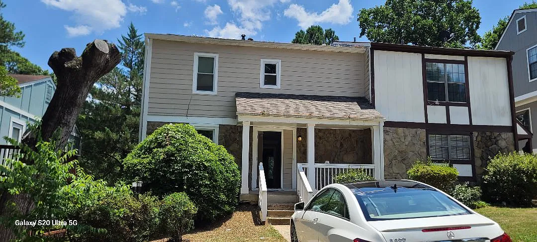 1048 Falling Water Dr SE — Photo 1