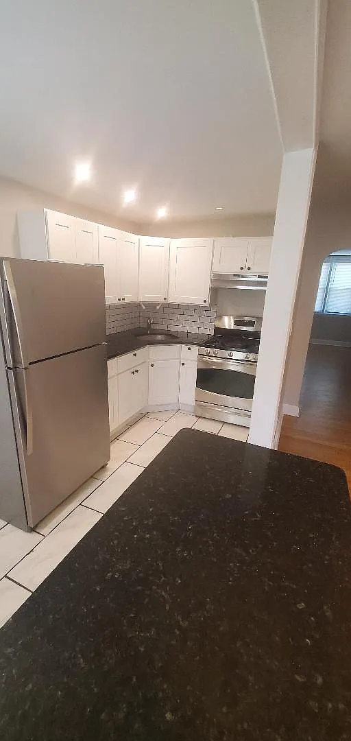 3 bed, 1152 sqft, $1,900 — Photo 3