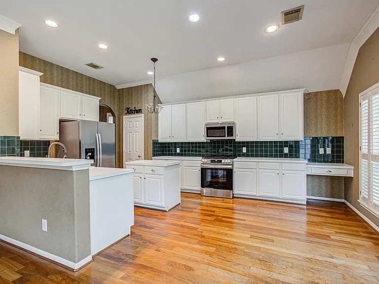 22539 Bristolwood Ct — Photo 30