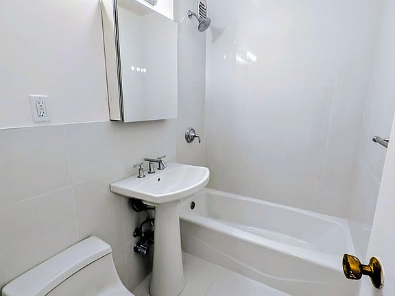 3rd image of 360 W 22nd St APT 6R