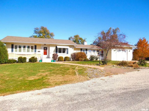 702 High St, Dixon, IA 52745