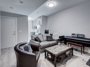 144 Walcrest Blvd SE #B, Calgary, AB T2X4L5