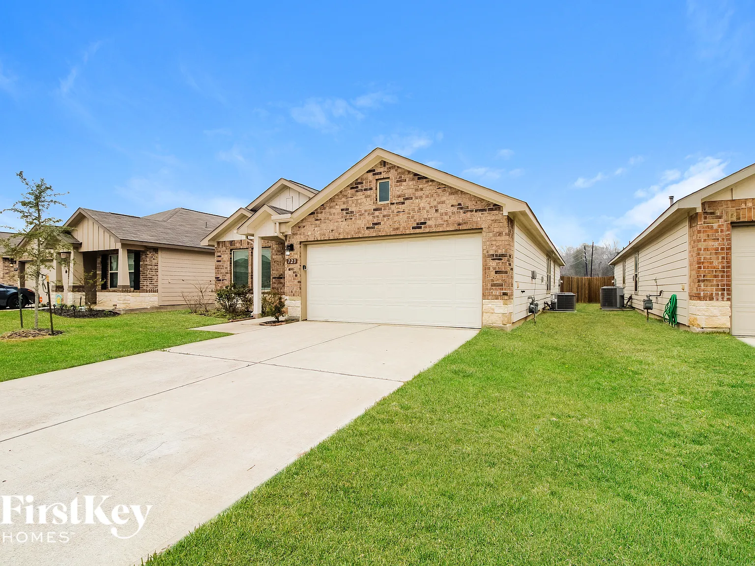 3 bed, 2.0 bath, 1837 sqft, $2,465 — Photo 2
