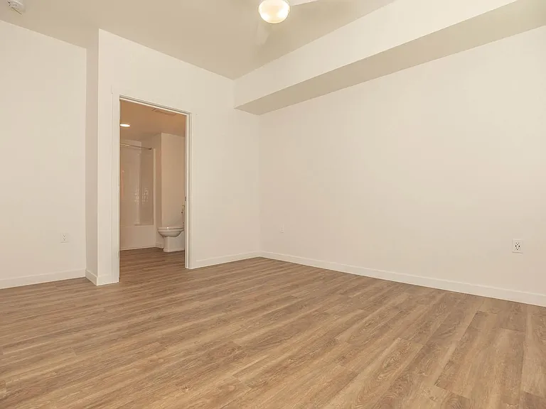 Mossdale Landing - Brand New Apartment Homes — Photo 18