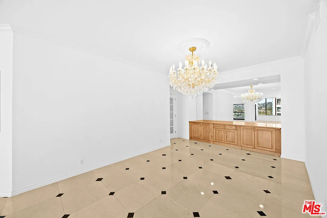 3 bed, 4.0 bath, 2814 sqft, $14,995 — Photo 4