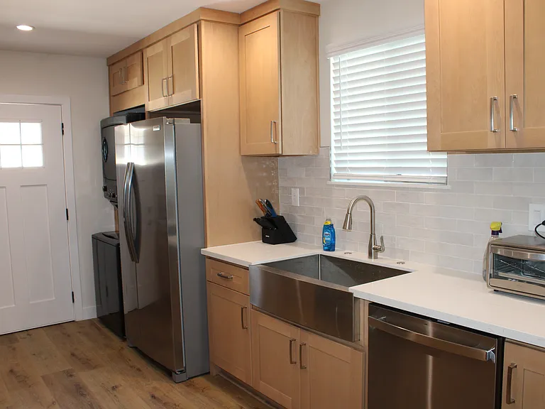 271 Grace Ave — Photo 7